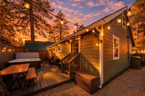 Property building, Patio, Night, Natural landscape, Garden, Hot Tub, Balcony/Terrace, Seating area, Sunset, furniture
