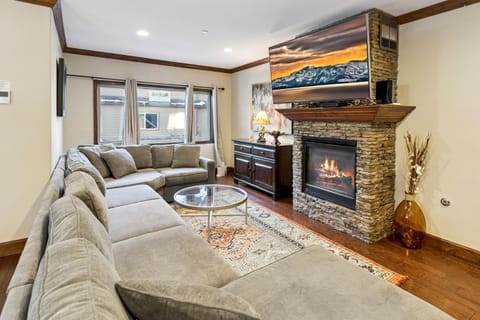 TV and multimedia, Living room, Seating area, fireplace, furniture