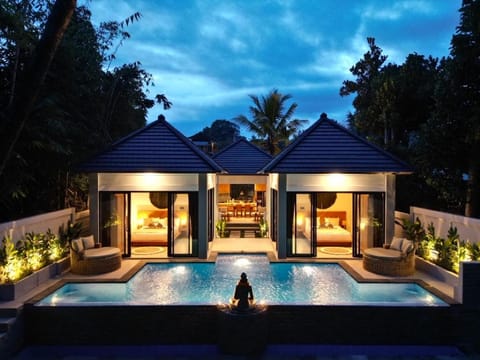 Swimming pool, sunbed