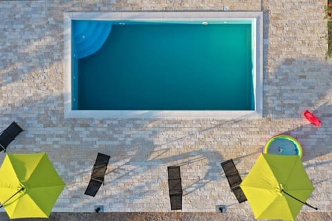 Swimming pool, Location, children, Family