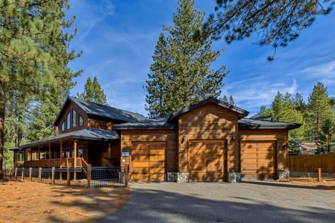 Property building, Day, Natural landscape, Parking