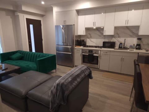 Kitchen or kitchenette, Living room, dishwasher, oven, stove, toaster