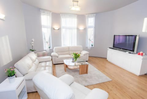 Living room, Photo of the whole room, Decorative detail, Seating area
