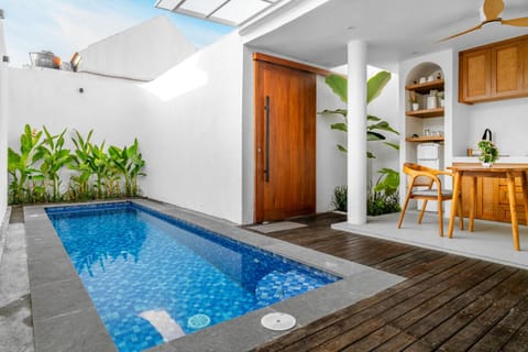 Day, Kitchen or kitchenette, Pool view, Swimming pool, Breakfast, kitchen