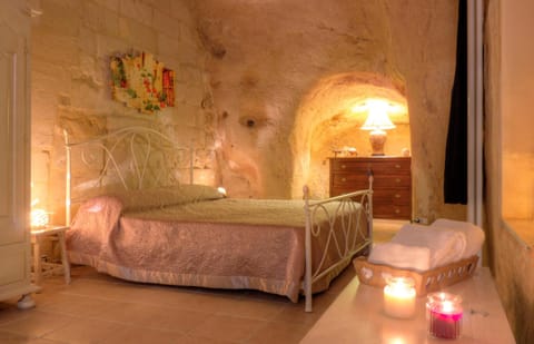 Photo of the whole room, Decorative detail, Decorative detail, Bedroom