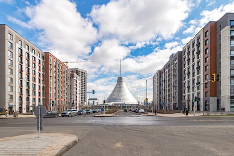 Property building, Nearby landmark, Day, Neighbourhood, City view, Street view, Location