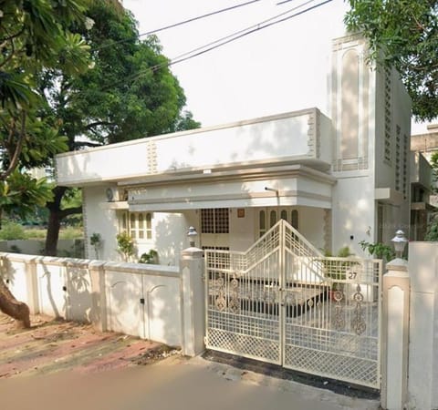 Property building, Day, Balcony/Terrace