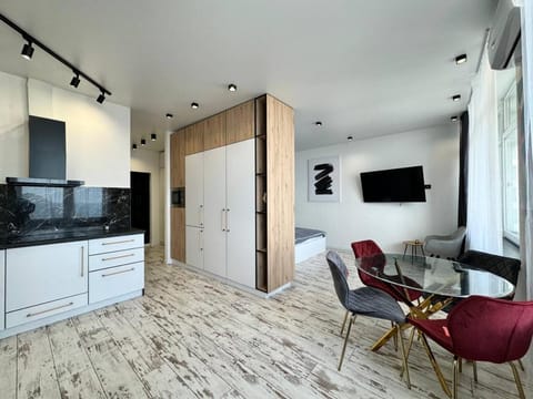 Restaurant/places to eat, Living room