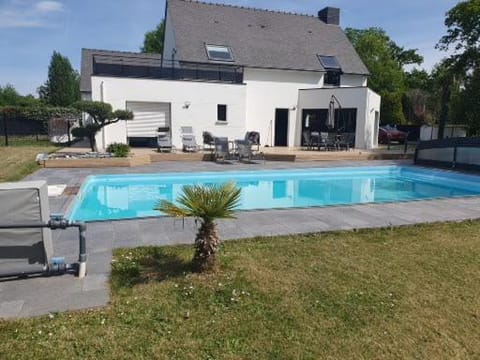 Garden, Swimming pool, sunbed