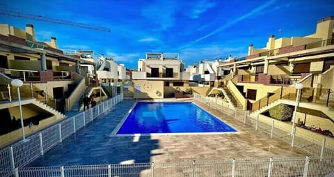 Day, Swimming pool