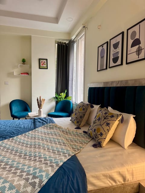 Photo of the whole room, Bedroom