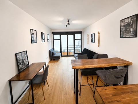 Living room, Business facilities, Dining area
