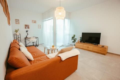 Communal lounge/ TV room, TV and multimedia, Living room, Seating area, Evening entertainment
