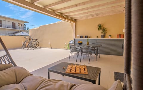 Patio, Balcony/Terrace, Seating area