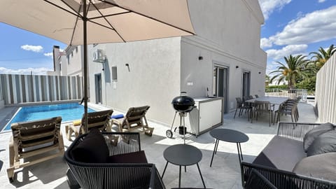 Off site, Swimming pool, sunbed