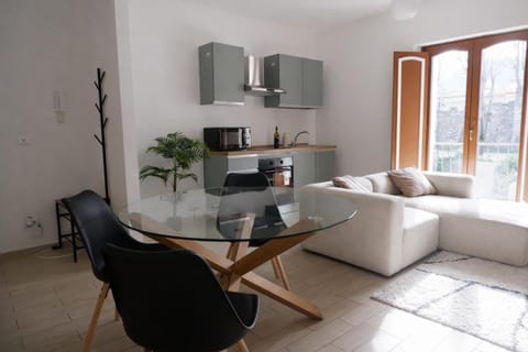 Kitchen or kitchenette, Living room, Dining area