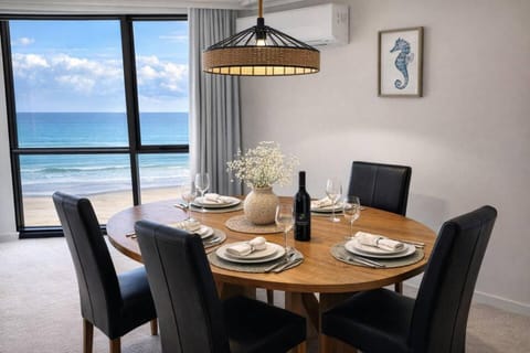 Seating area, Dining area, Sea view