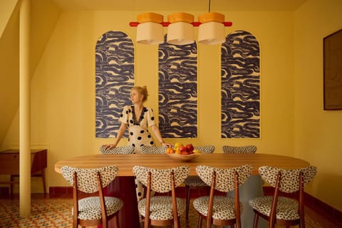 Living room, Food and drinks, Seating area, Dining area, Food