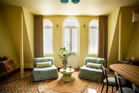Living room, Seating area