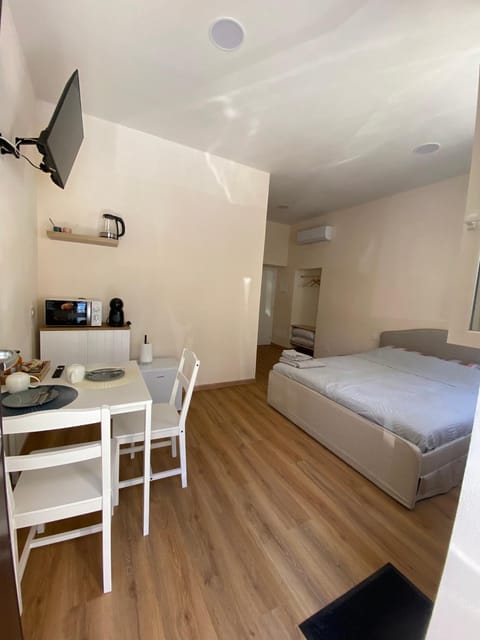 Bed, TV and multimedia, Photo of the whole room, Bedroom, minibar