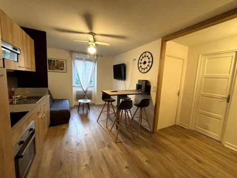 TV and multimedia, Kitchen or kitchenette, Living room