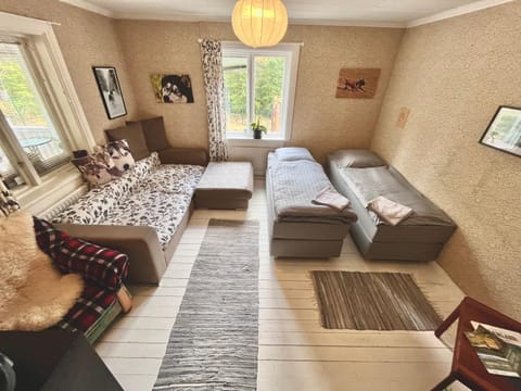 Bed, Photo of the whole room, Seating area, Bedroom