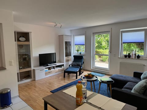 Communal lounge/ TV room, TV and multimedia, Living room, Seating area, Dining area, Evening entertainment