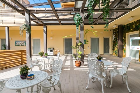 Patio, Balcony/Terrace, Balcony/Terrace, Internal: Not applicable to any particular room