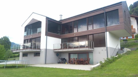 Facade/entrance, Balcony/Terrace