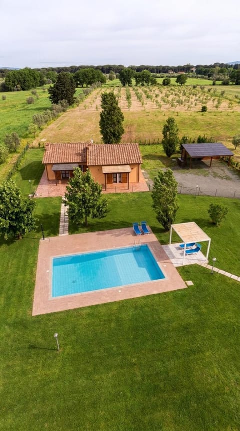 Property building, Bird's eye view, Garden, Garden view, Swimming pool