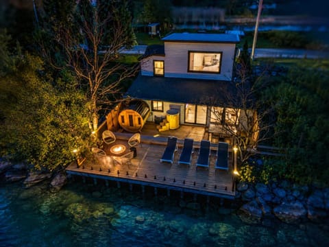 Patio, Sauna, Diving, Lake view, fireplace, sunbed