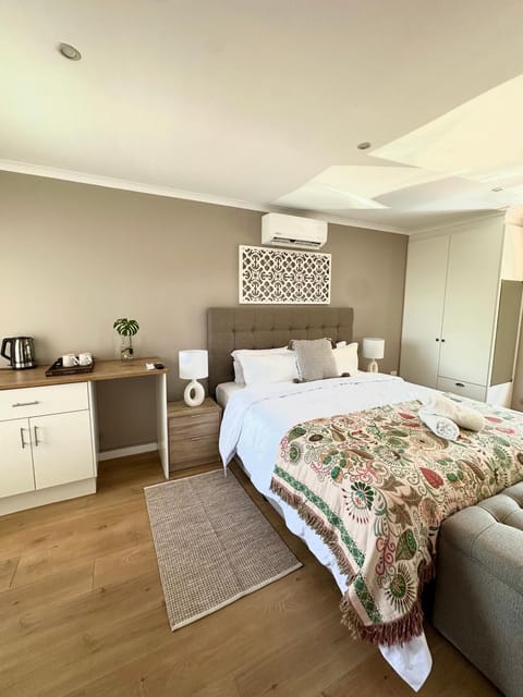 Bedroom, air conditioner