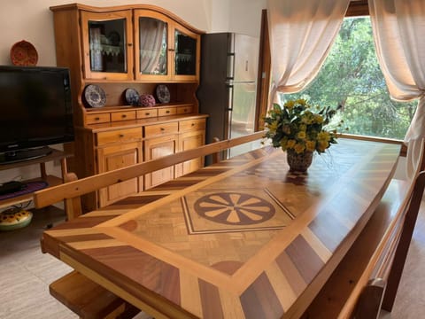 Communal lounge/ TV room, Dining area, Evening entertainment