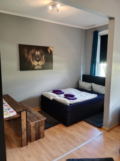 Bed, Seating area, towels