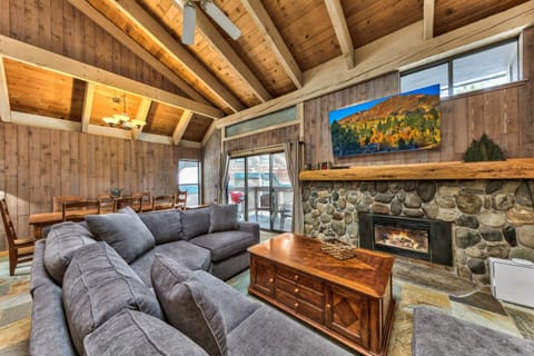 TV and multimedia, Living room, Seating area, fireplace, furniture