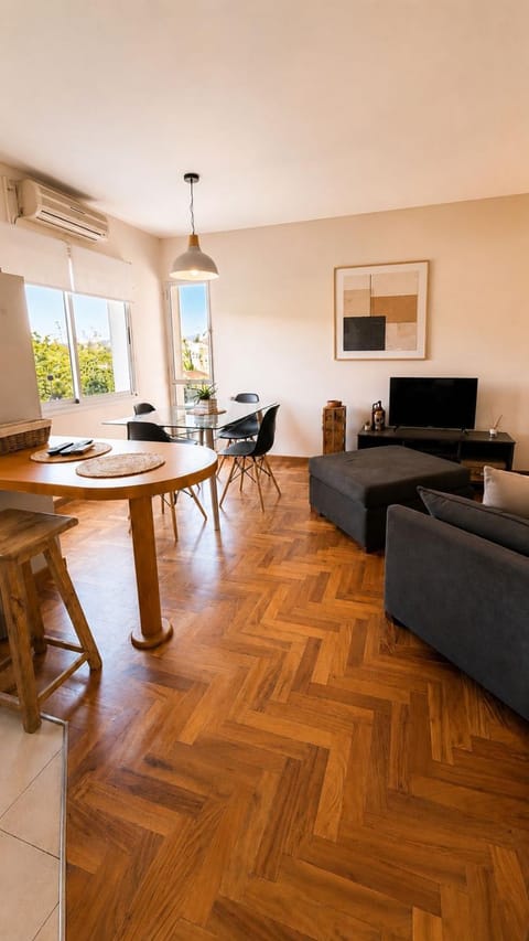 TV and multimedia, Seating area, Dining area