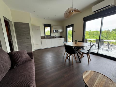 Seating area, kitchen