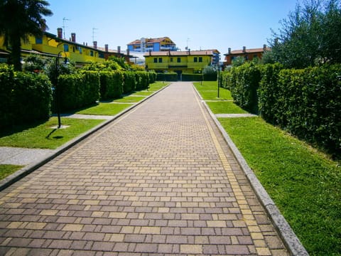 Facade/entrance, Garden