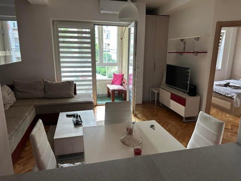 Bed, Living room, Photo of the whole room