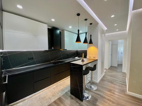 Property building, Restaurant/places to eat, Kitchen or kitchenette, Breakfast, kitchen, kitchen