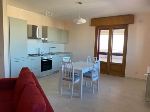 Kitchen or kitchenette, Dining area, Communal kitchen