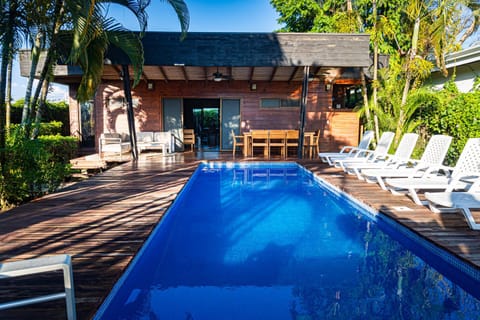 Property building, Patio, Day, Pool view, Swimming pool, sunbed