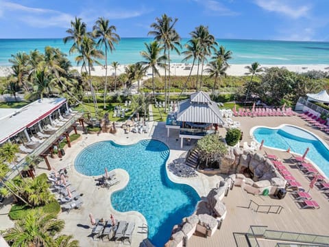 Pool view, Sea view
