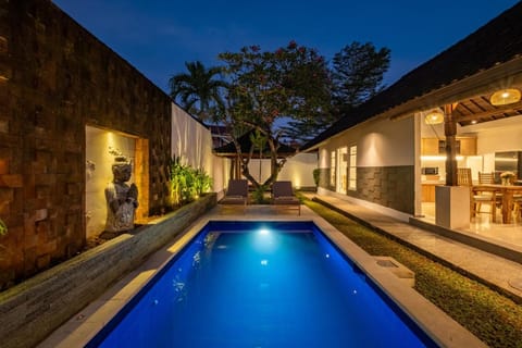 Night, Garden, Garden view, Pool view, Swimming pool, Swimming pool, sunbed