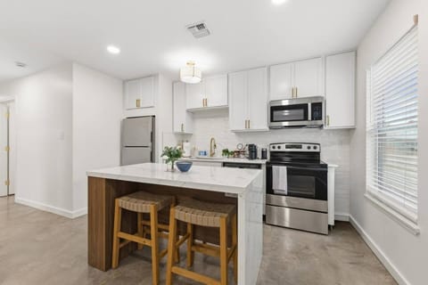 Kitchen or kitchenette, Dining area, dishwasher, oven, stove, toaster