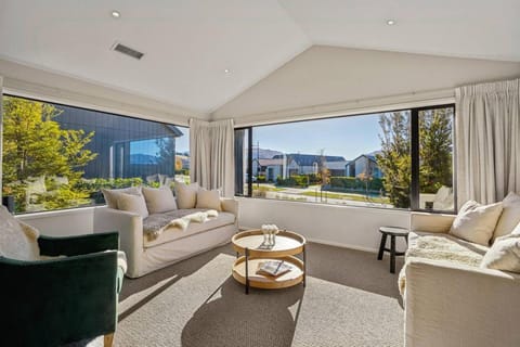 View (from property/room), Living room, Seating area