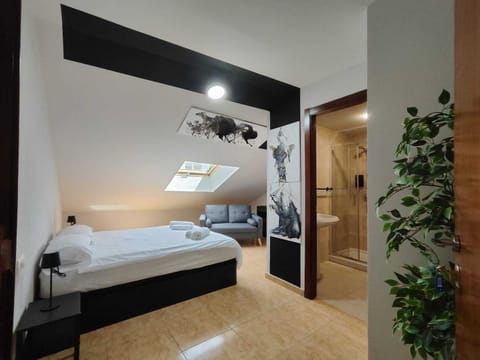Bed, Photo of the whole room, Bedroom