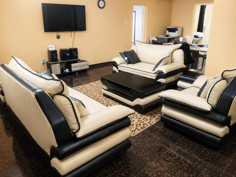 Communal lounge/ TV room, Living room, Seating area