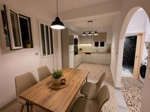 Dining area, kitchen