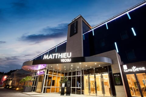 Property building, Facade/entrance, Property logo or sign